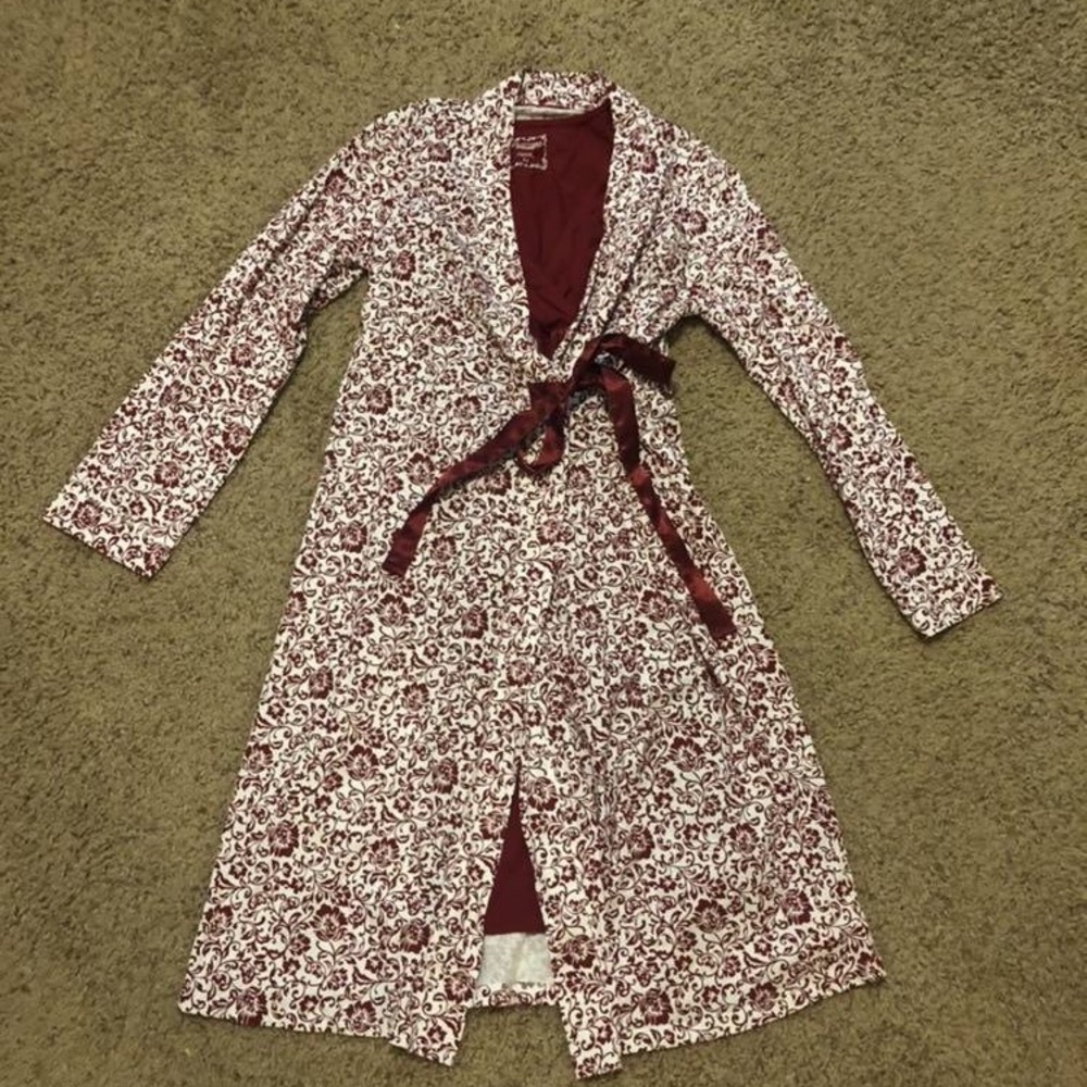 Maternity/Nursing Gown & Robe set NWOT